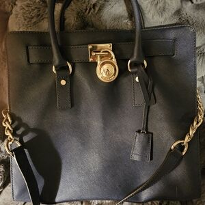 STILL NEW~ NEVER USED!!Limted edition 2018 MK purse Navy Blue!!!